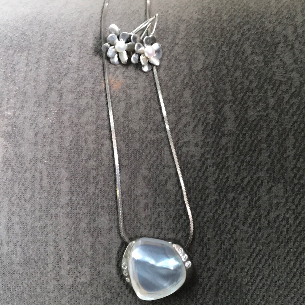Necklace and earring set